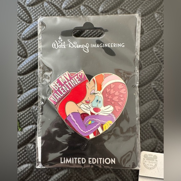 WDI Be My Valentine Jessica Rabbit and Rodger Rabbit LE Pin - Picture 1 of 2